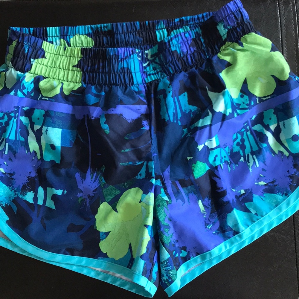 NWOT DANSKIN NOW GYM SHORTS SZ S (4-6)